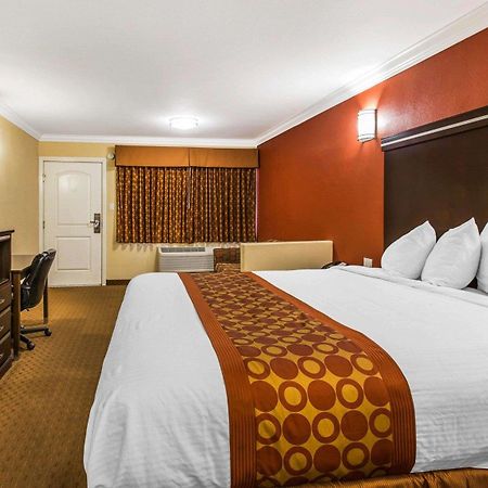 Rodeway Inn & Suites Corona Eksteriør billede