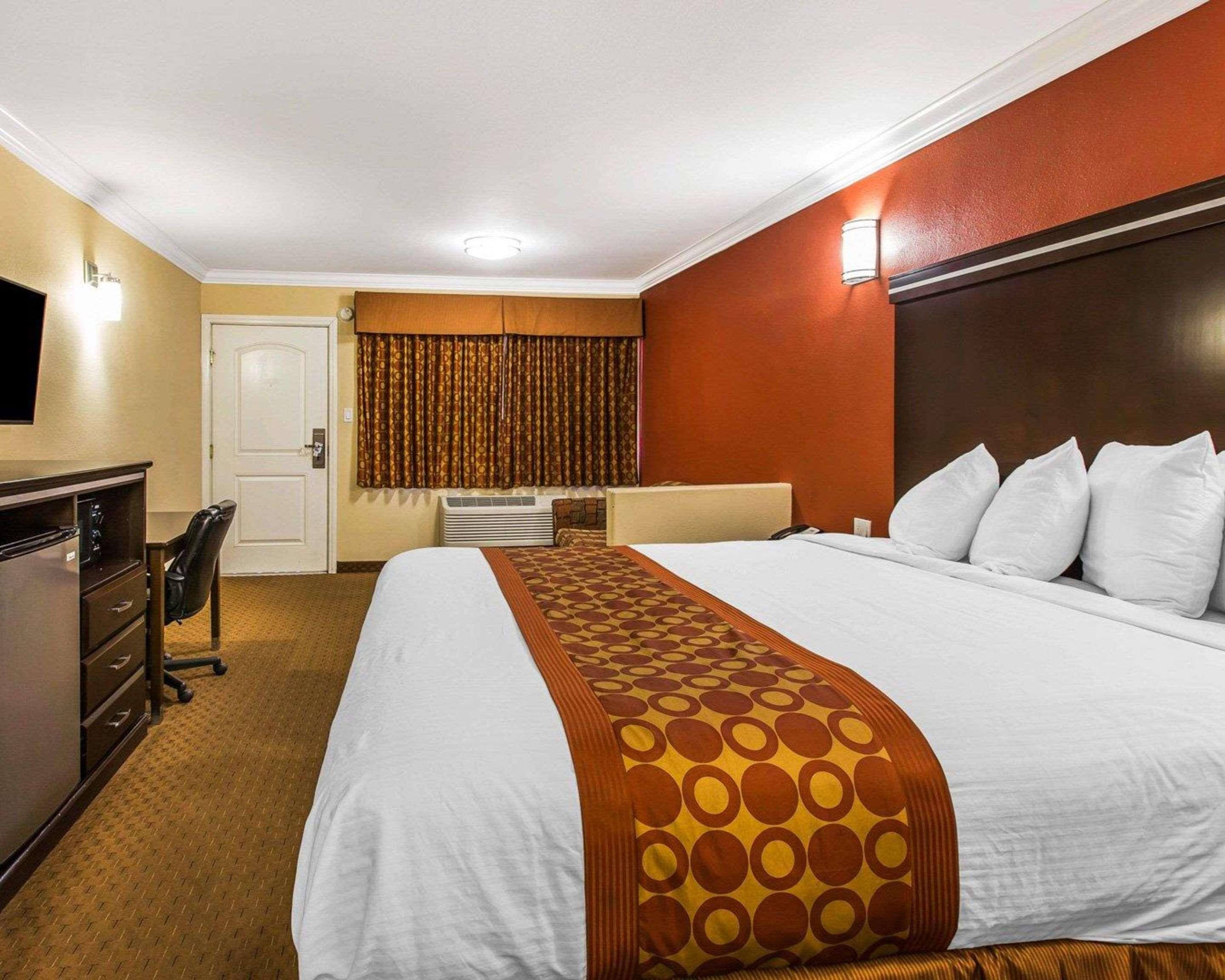 Rodeway Inn & Suites Corona Eksteriør billede