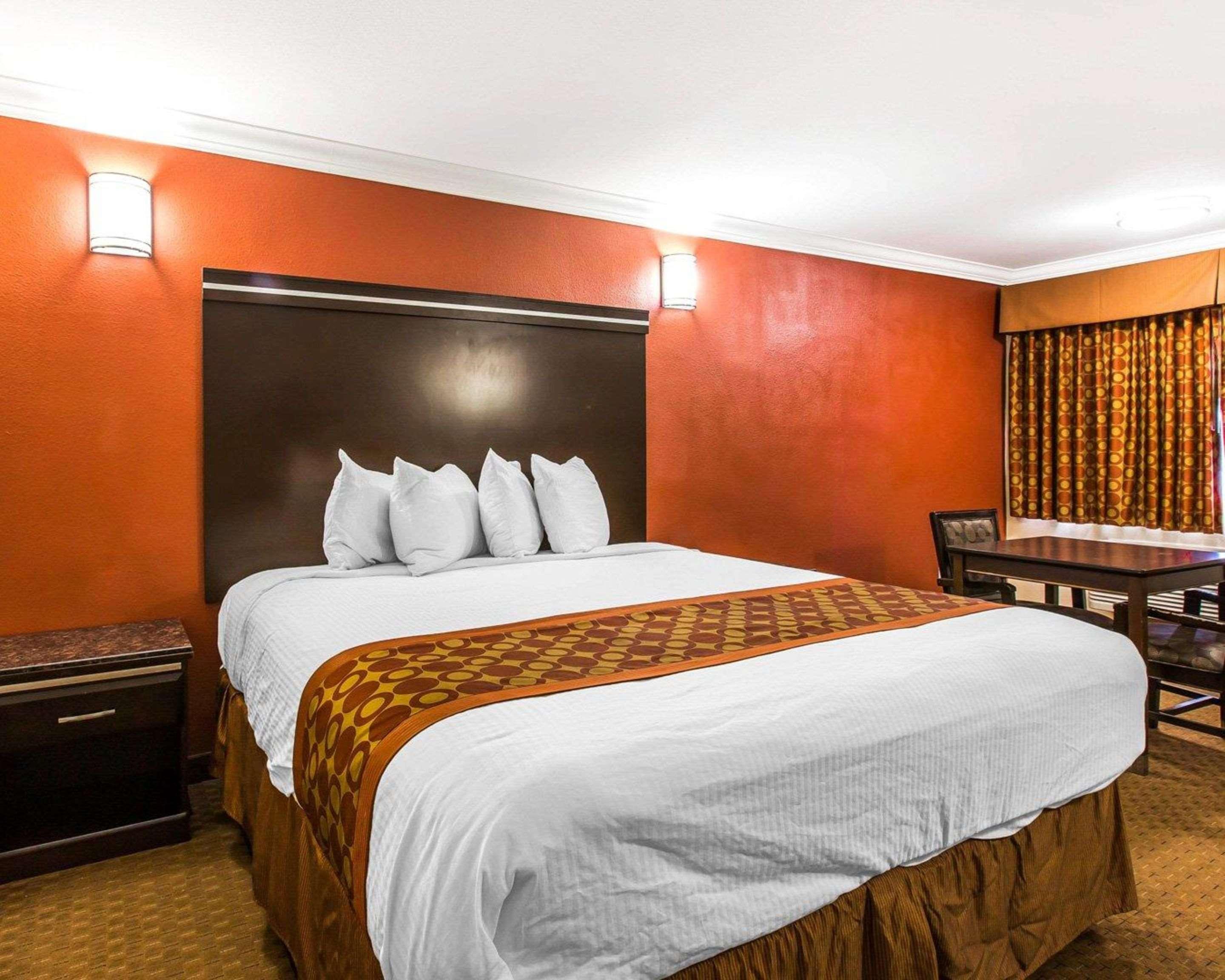 Rodeway Inn & Suites Corona Eksteriør billede