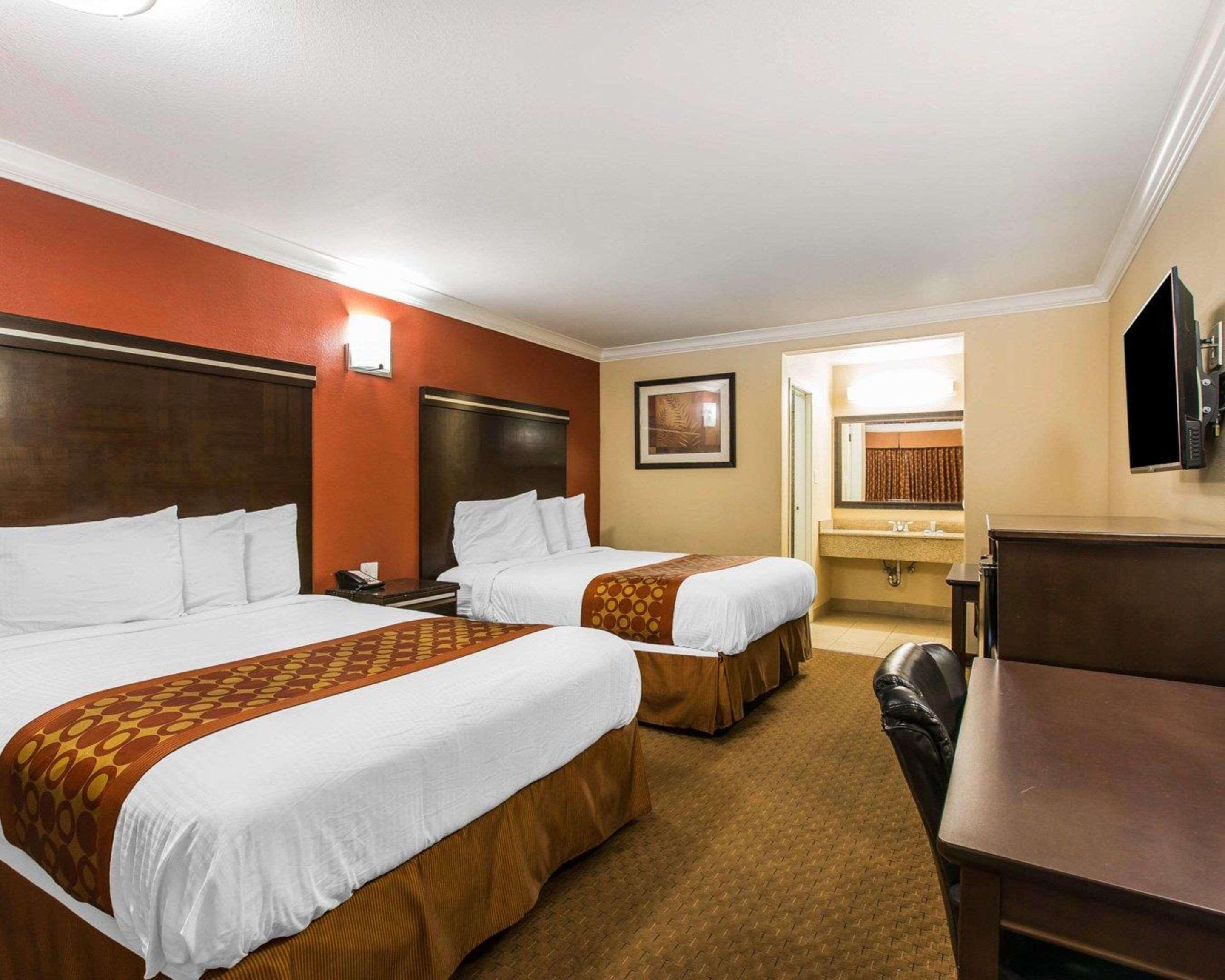 Rodeway Inn & Suites Corona Eksteriør billede