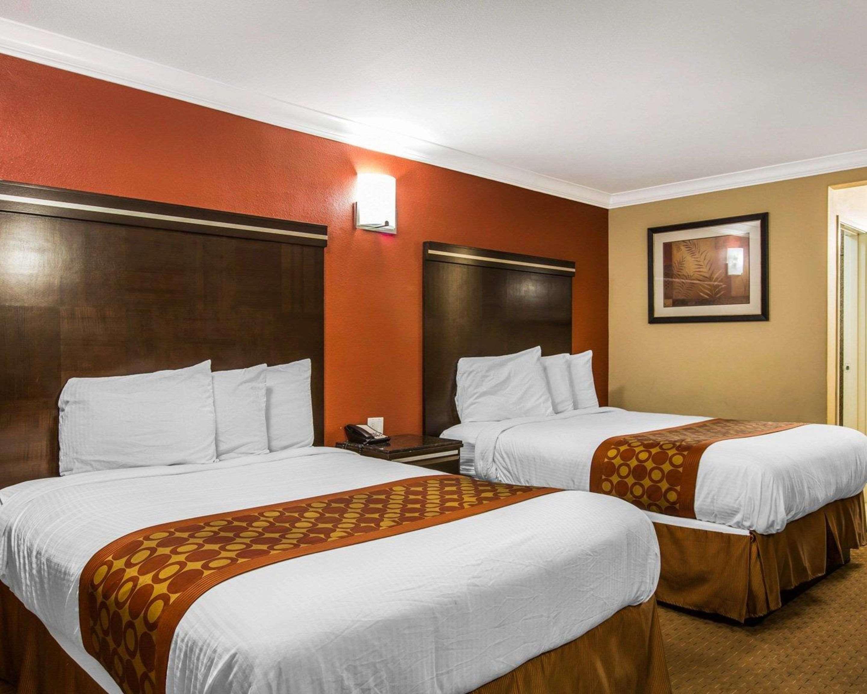Rodeway Inn & Suites Corona Eksteriør billede