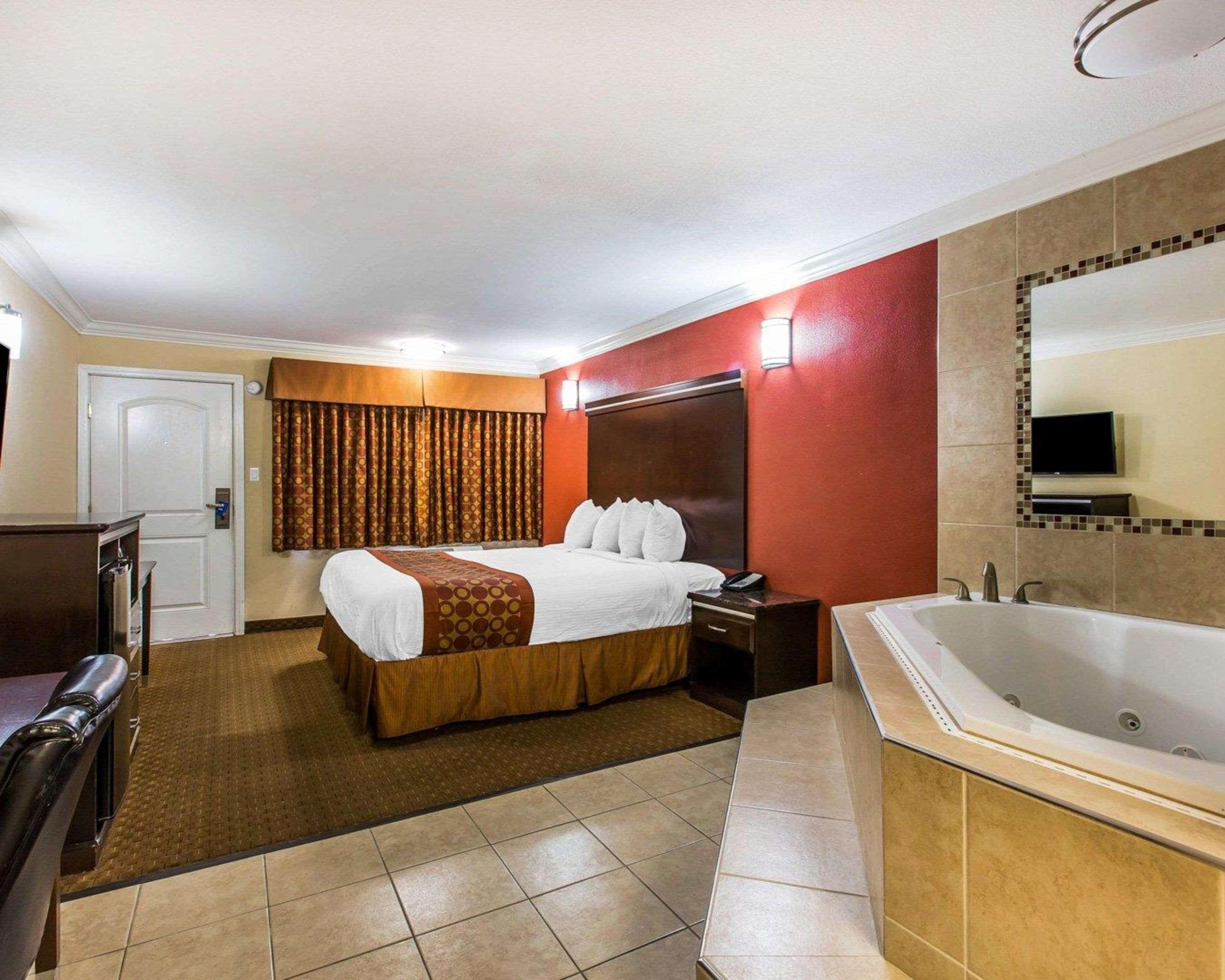 Rodeway Inn & Suites Corona Eksteriør billede