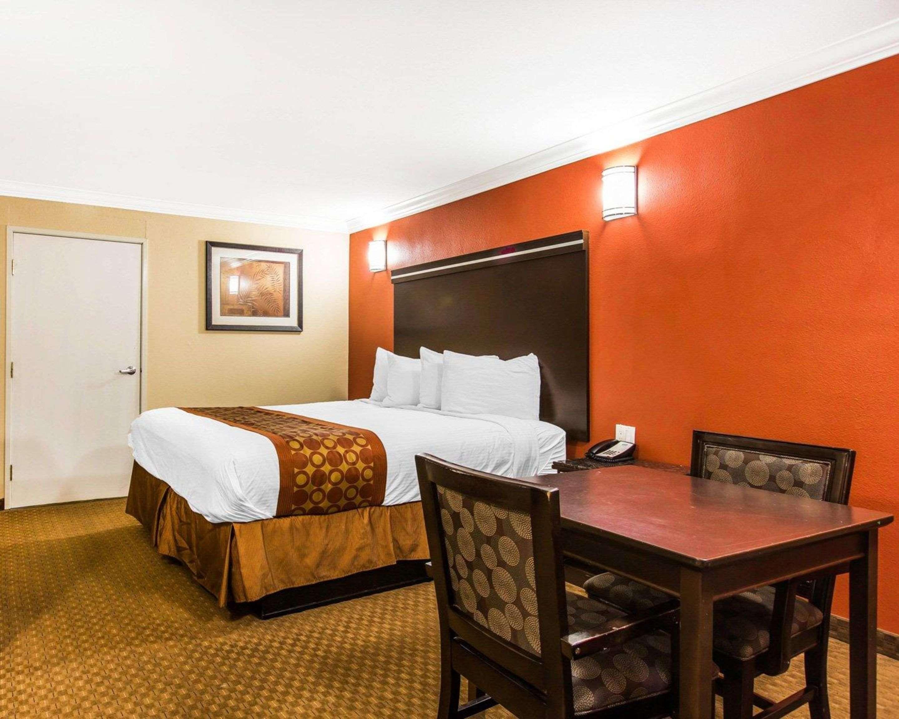 Rodeway Inn & Suites Corona Eksteriør billede