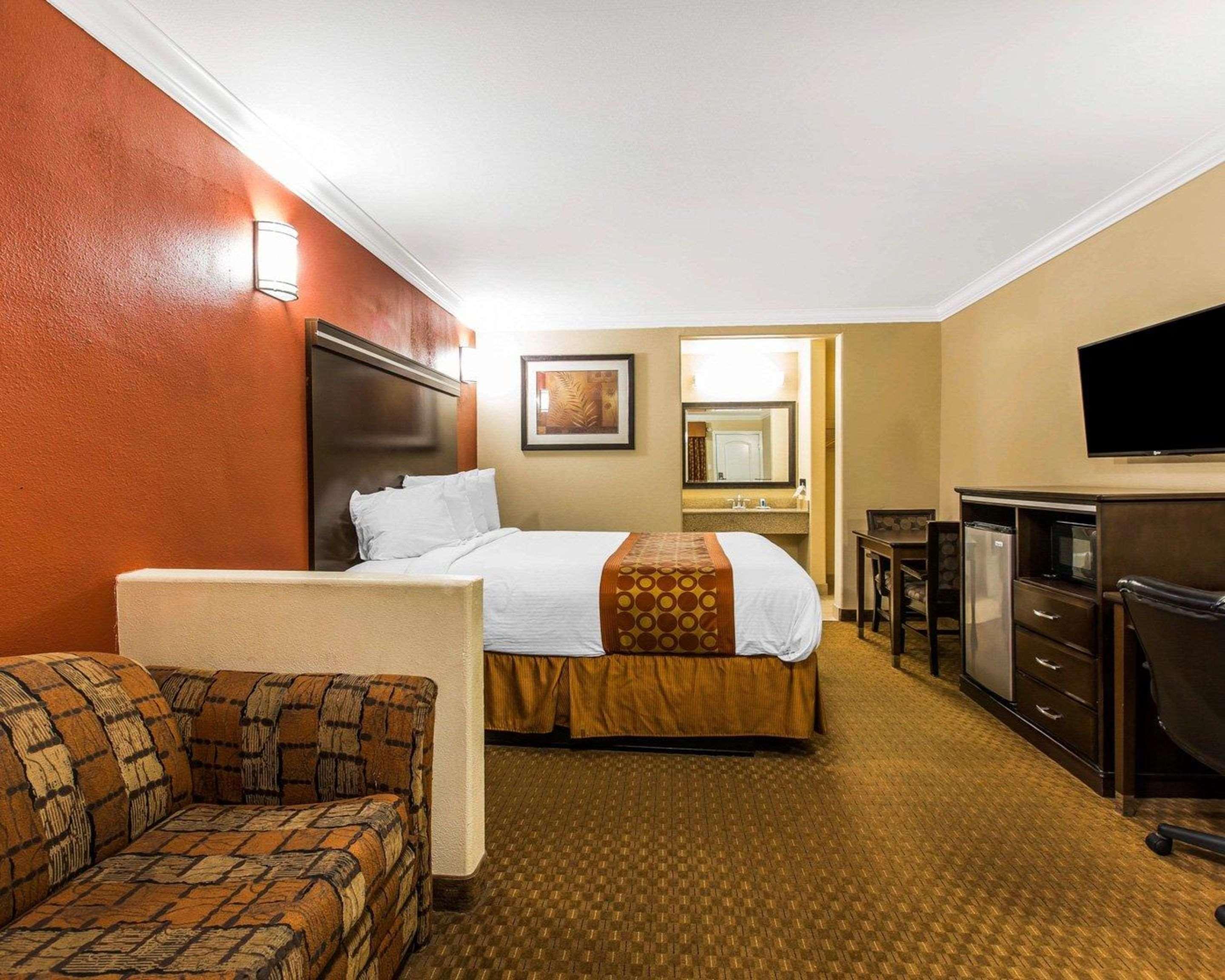 Rodeway Inn & Suites Corona Eksteriør billede