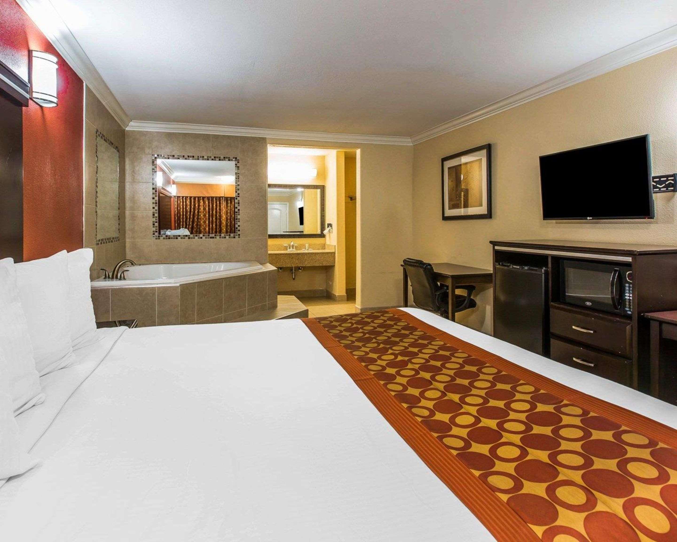 Rodeway Inn & Suites Corona Eksteriør billede