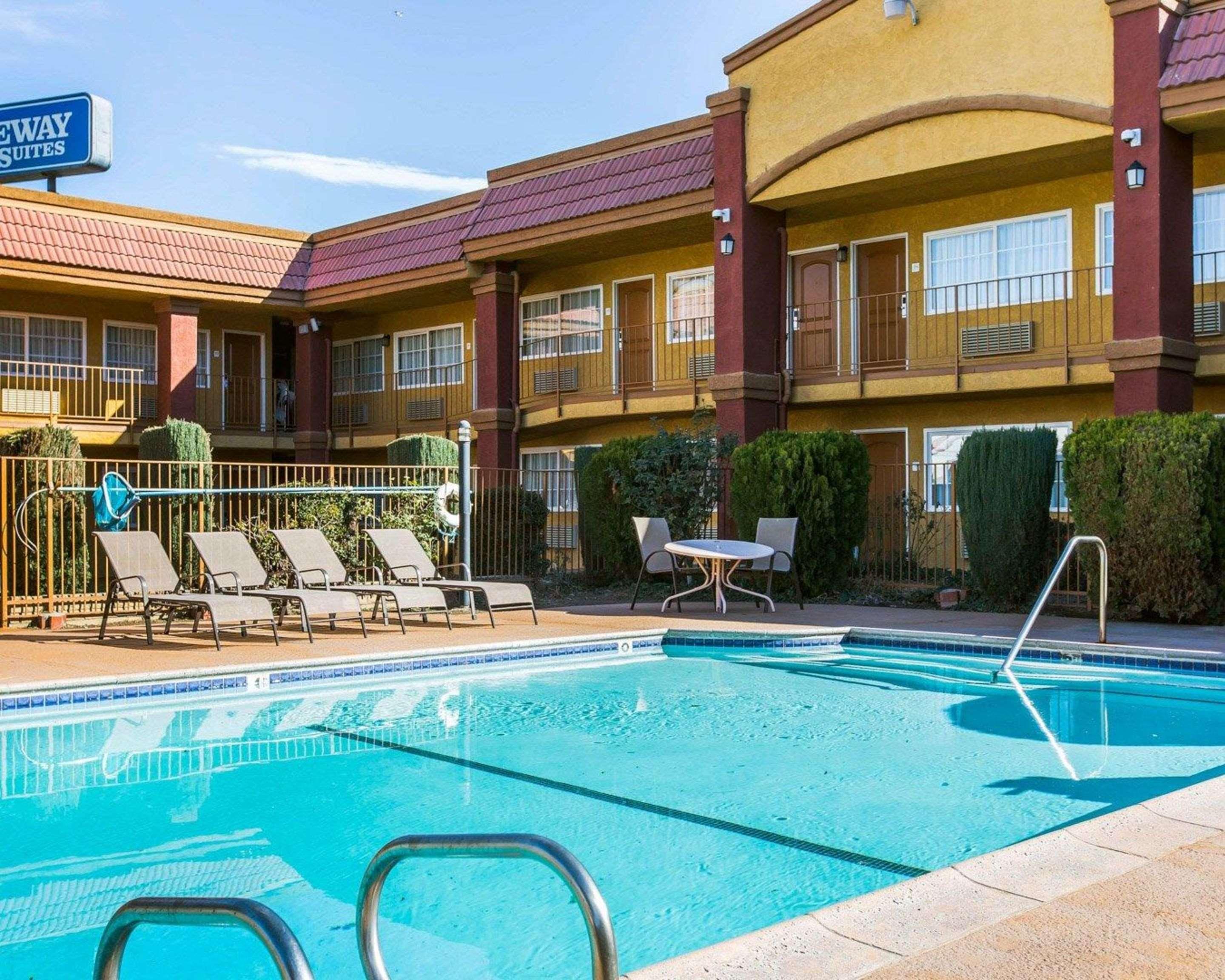 Rodeway Inn & Suites Corona Eksteriør billede