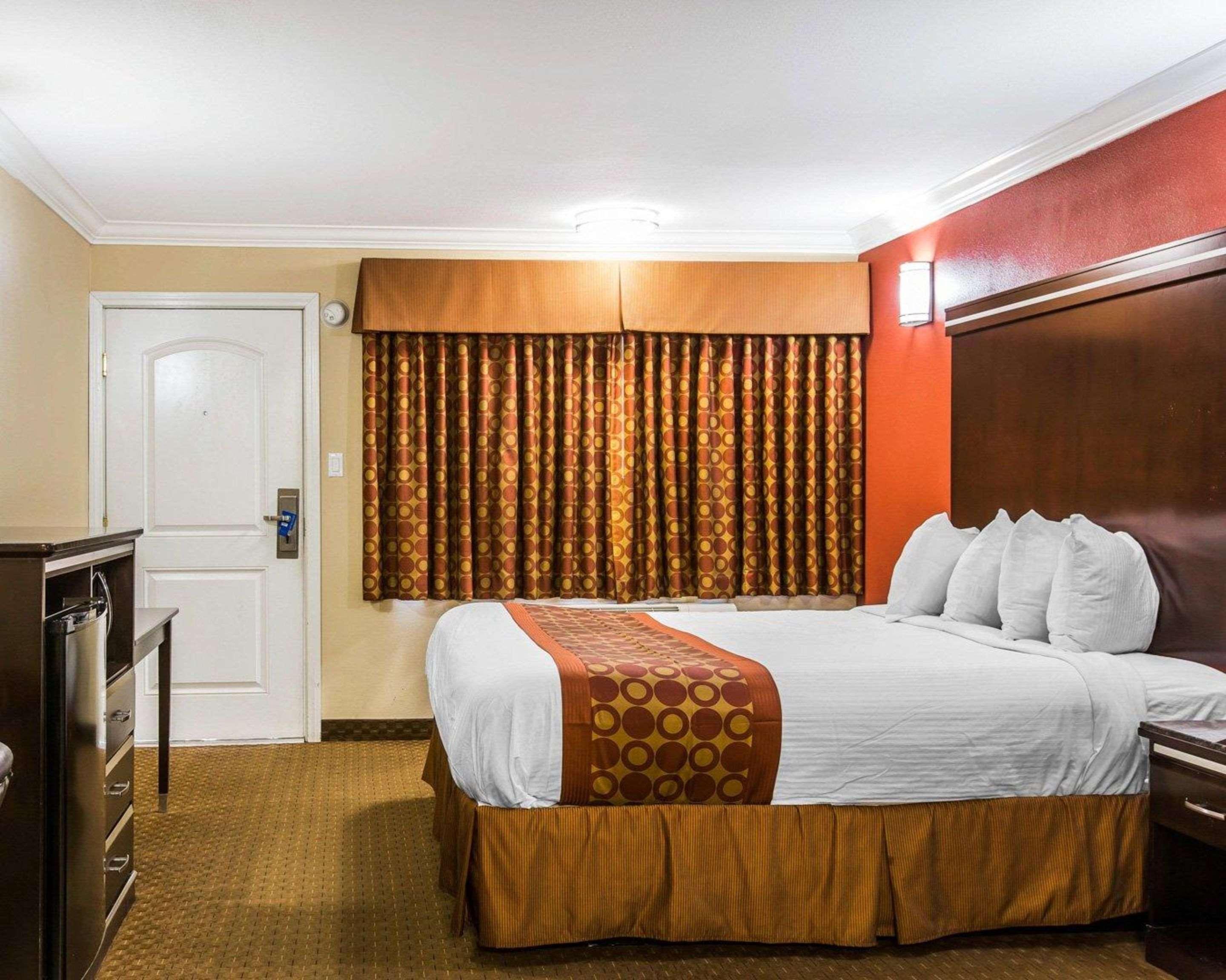Rodeway Inn & Suites Corona Eksteriør billede