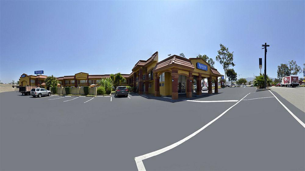 Rodeway Inn & Suites Corona Eksteriør billede