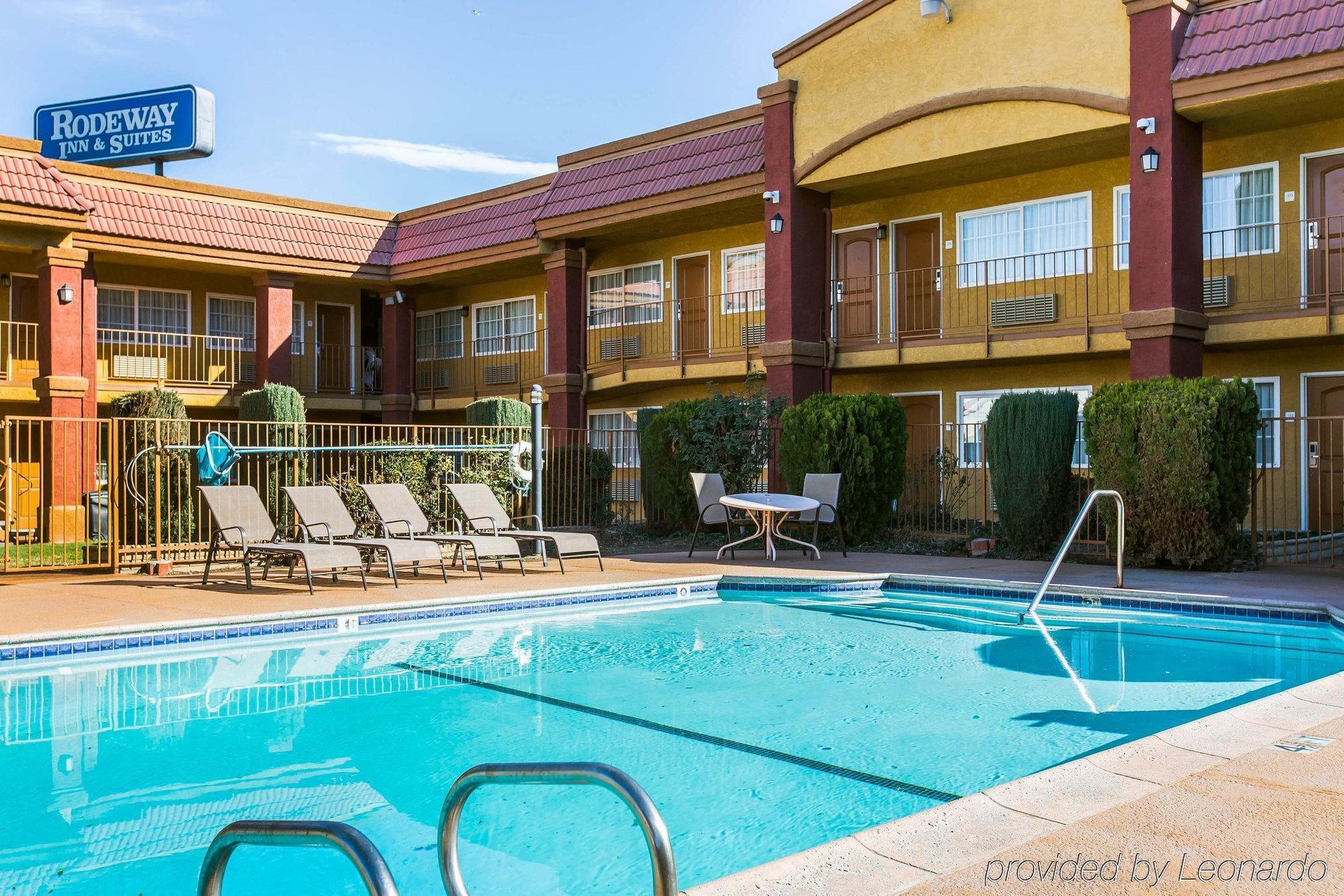 Rodeway Inn & Suites Corona Eksteriør billede