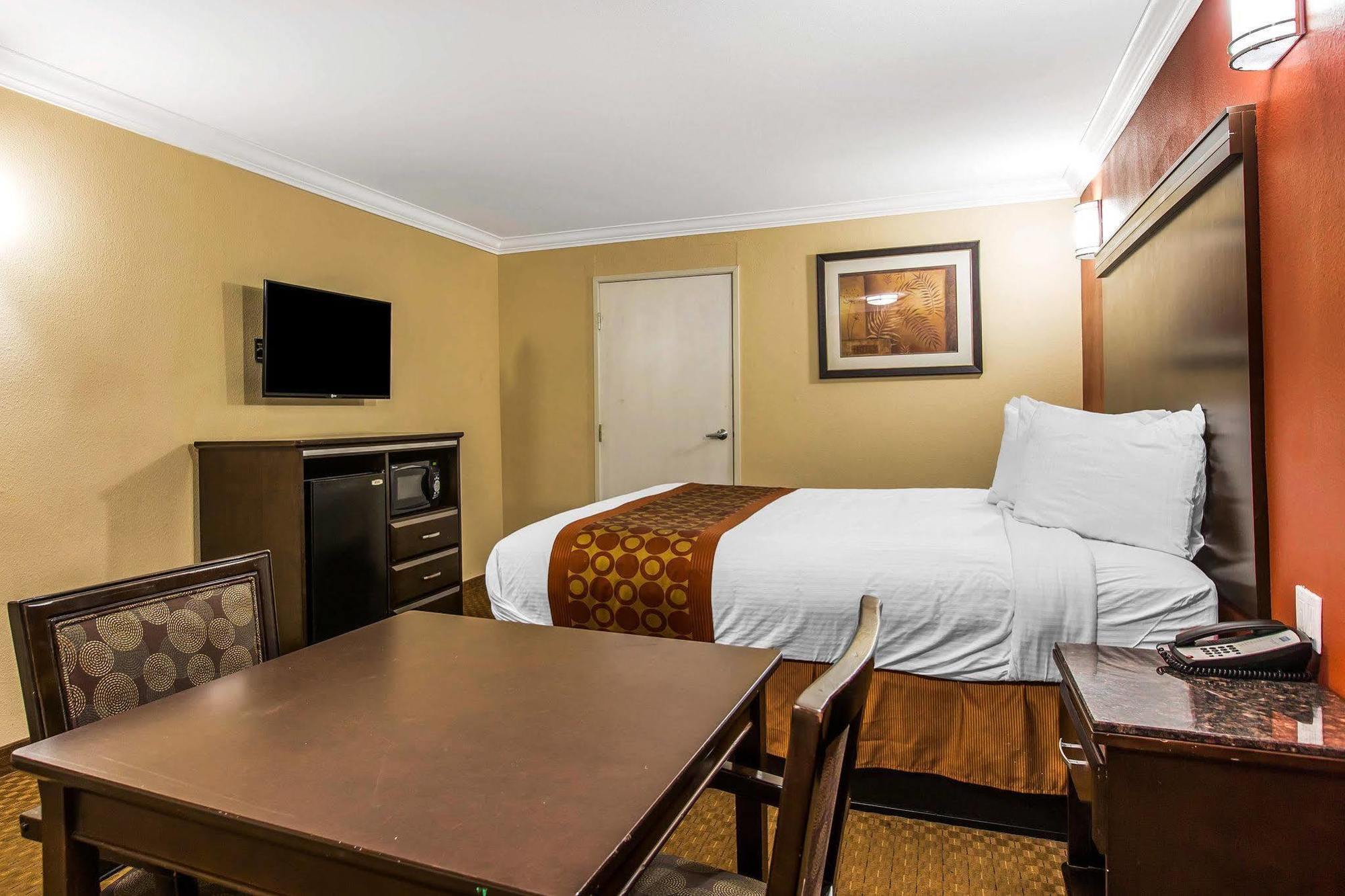 Rodeway Inn & Suites Corona Eksteriør billede